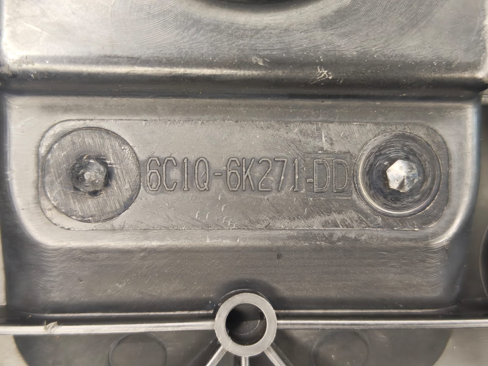 Tapa de balancines 6C1Q-6K271-DD